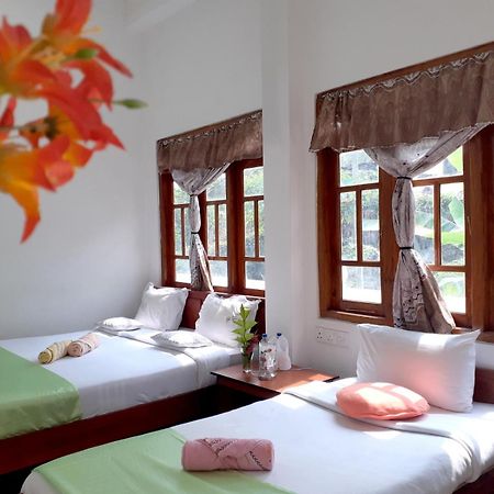 Subash Hotel Nallathanniya Exterior foto